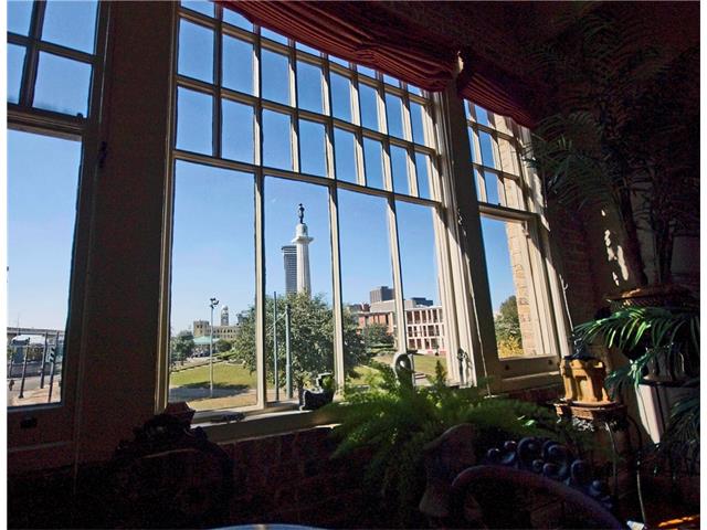 1000 St Charles Ave #2E