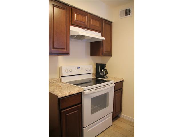 For Sale: 200 Cypress Grove Ct #APT 77 New Orleans, LA 70131