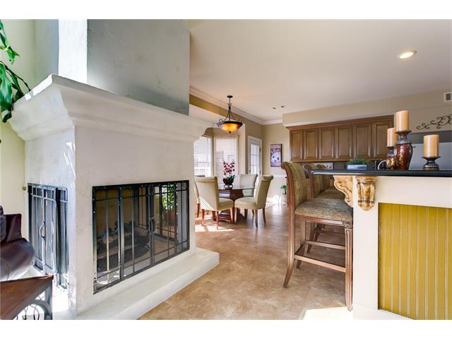 11 Mission Hills Dr