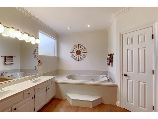 918 Beau Chene Dr
