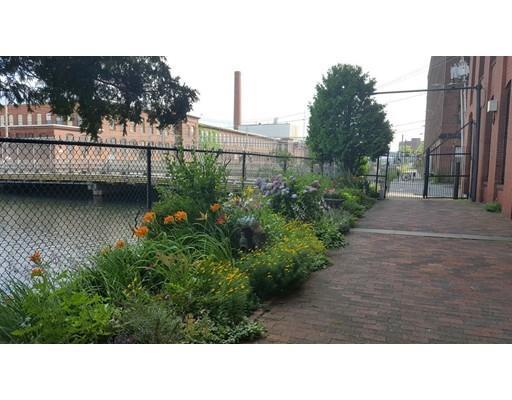 55 Pleasant St #9