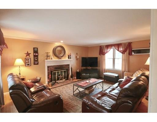 111 Hillcrest Cir