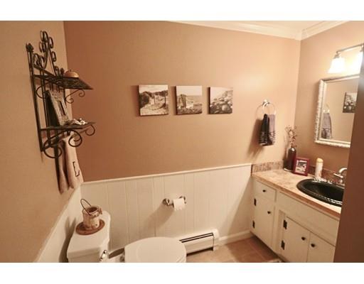 111 Hillcrest Cir