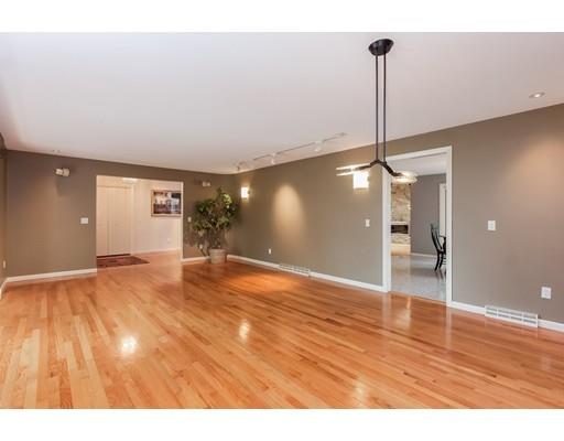 85 Tennyson Dr