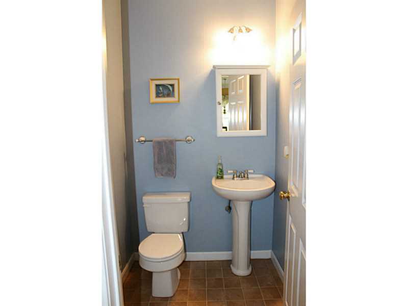 40 Acorn Dr
