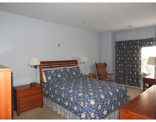 190 Chickering Rd #208D