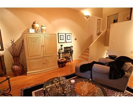 12 Chancery Ct #208
