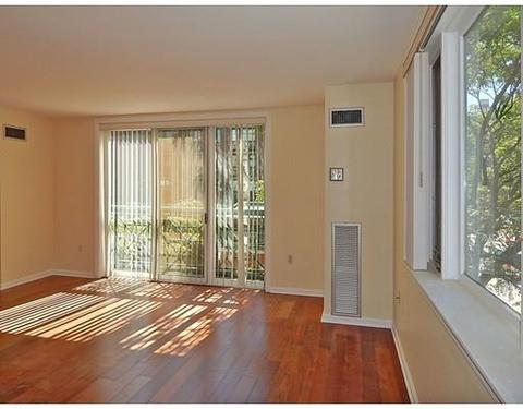 8 Whittier Pl #2E
