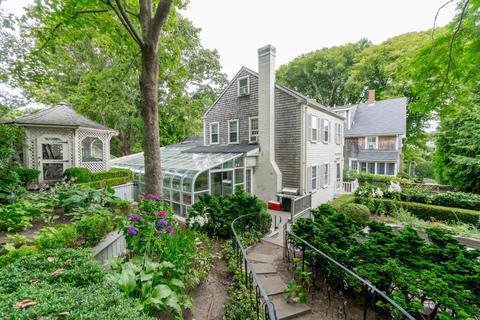 11 Vestal St