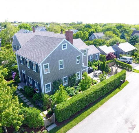 11 Vestal St
