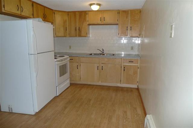 9 Edwards Ave #E2