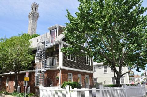 590 Commercial St #B