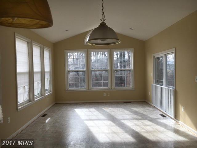 2158 Crest Cir