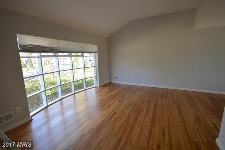 9702 Brixton Ln