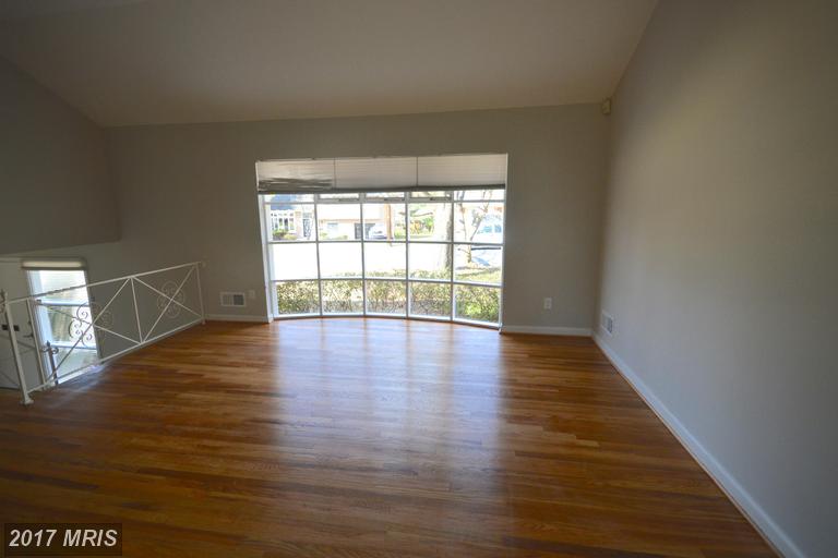 9702 Brixton Ln