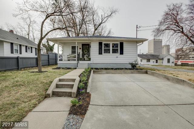 24 Courthouse Sq #208
