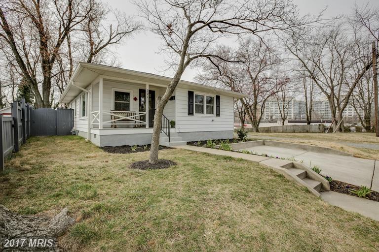 24 Courthouse Sq #208
