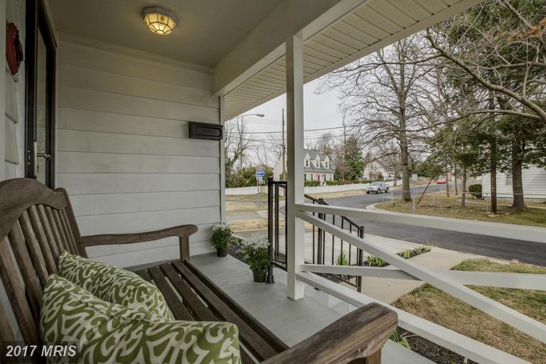 24 Courthouse Sq #208