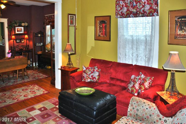 501 Hungerford Dr #203