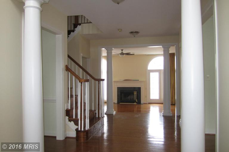 13742 Valley Oak Cir