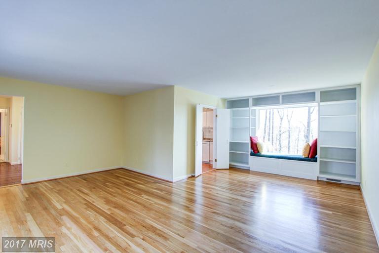 5841 Tudor Ln