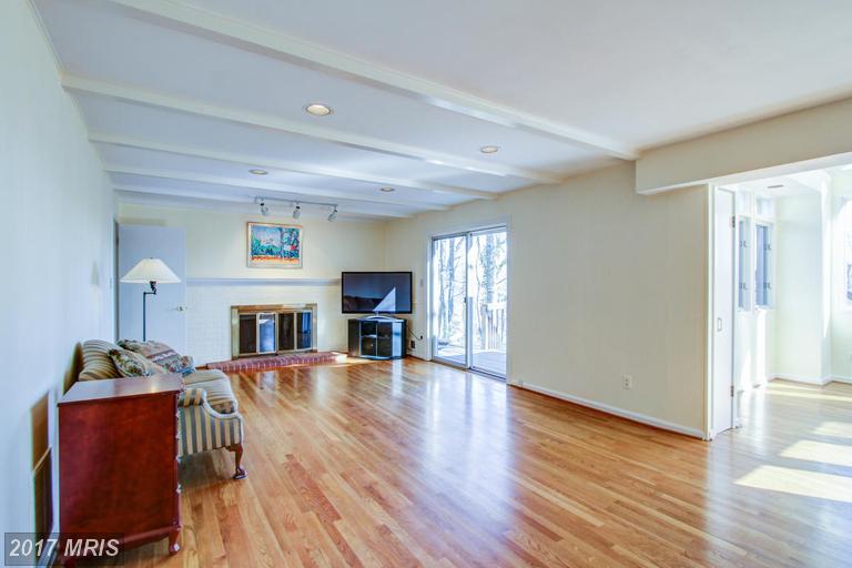 5841 Tudor Ln
