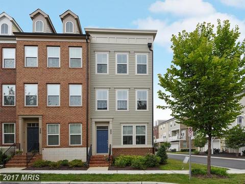 815 Royal Cres