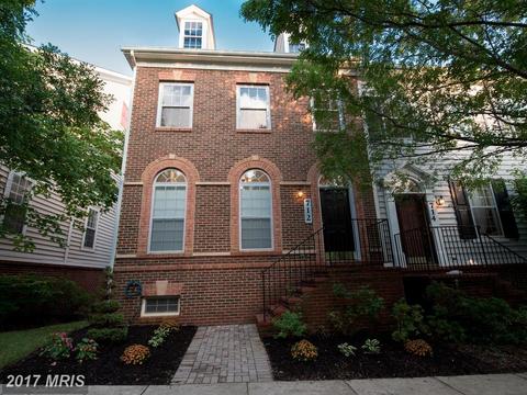 815 Royal Cres