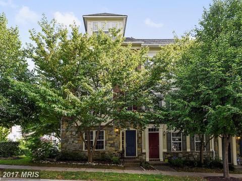 815 Royal Cres