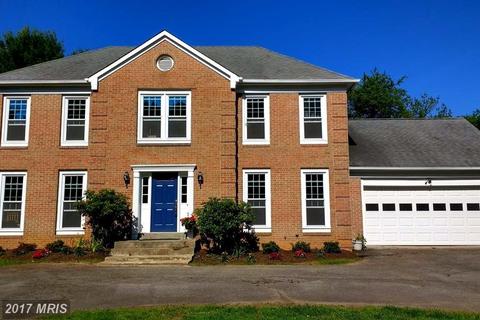 13 Triple Crown Ct