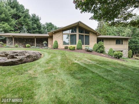 13 Triple Crown Ct