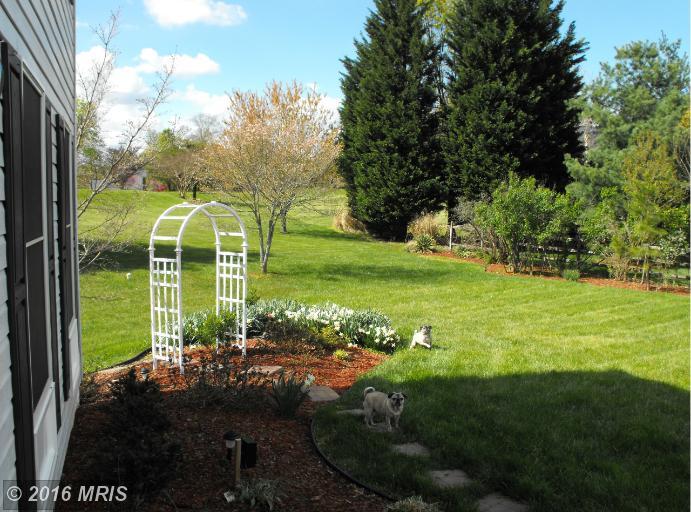 14 Stream Valley Ct