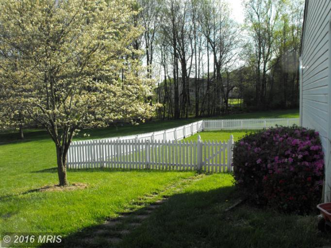 14 Stream Valley Ct
