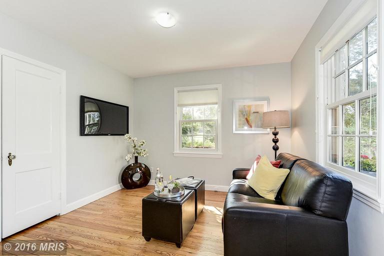 305 Hillmoor Dr