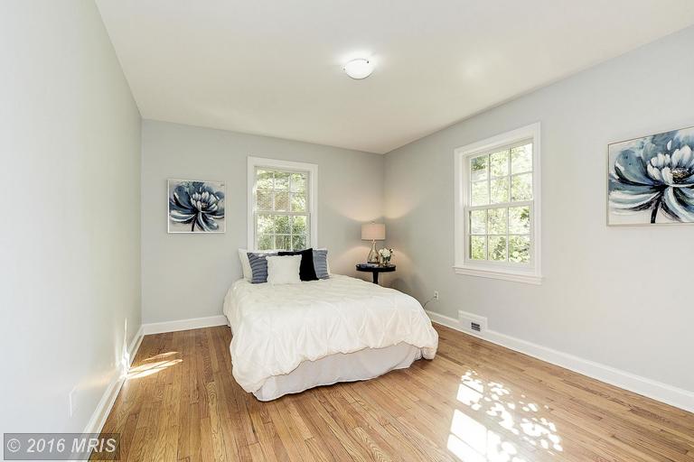 305 Hillmoor Dr
