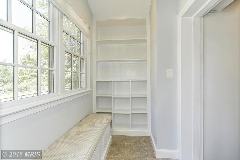 305 Hillmoor Dr
