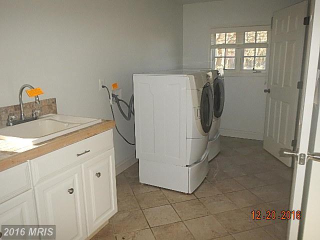 206 Lexington Dr