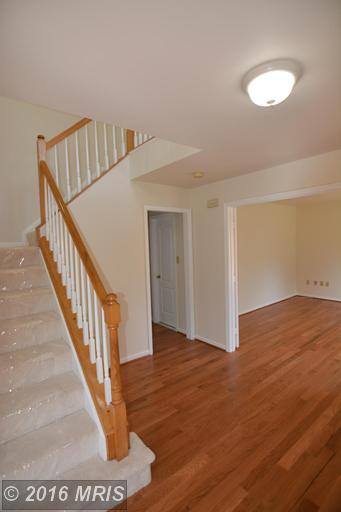 705 Hawkesbury Ln