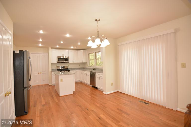 705 Hawkesbury Ln