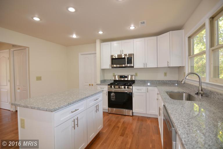 705 Hawkesbury Ln