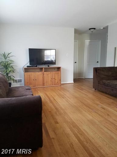 2704 Woodedge Rd