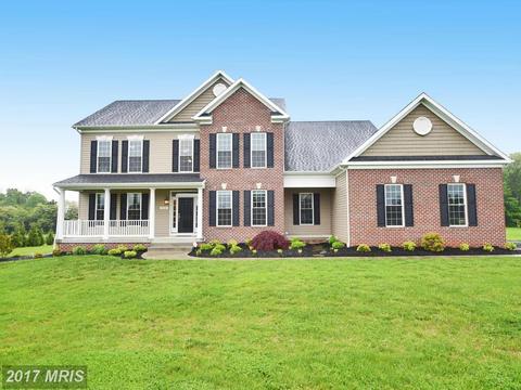 1205 Bluebird Ct W