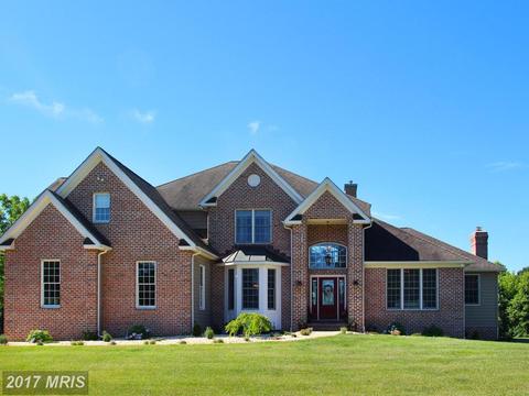 1205 Bluebird Ct W