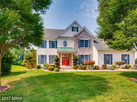 1205 Bluebird Ct W