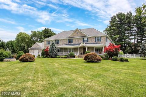 1205 Bluebird Ct W