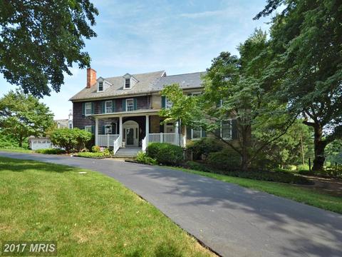 1205 Bluebird Ct W