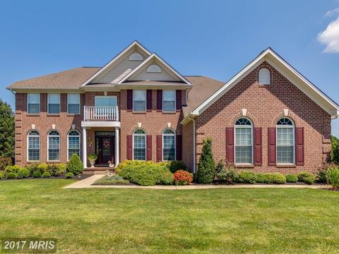 1205 Bluebird Ct W