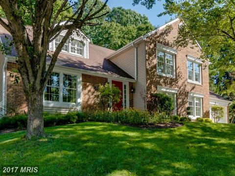 11607 Lakewater Ln