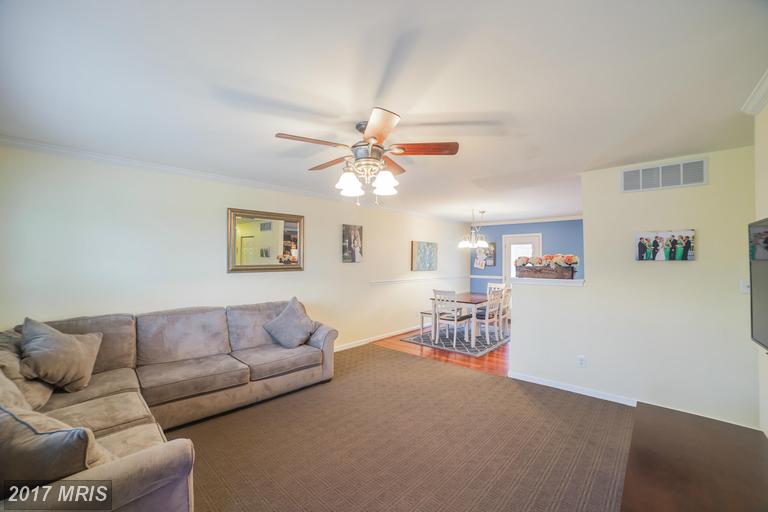 1010 Lilac Ln