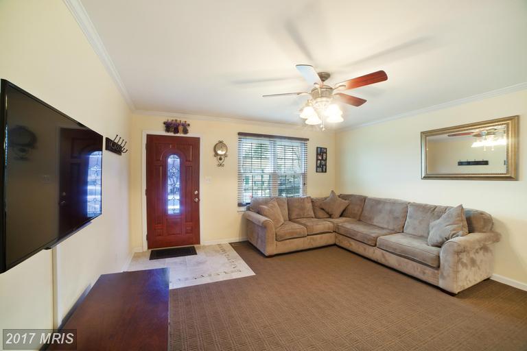 1010 Lilac Ln